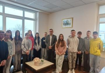 Lekcja WOS-u w Urzędzie Gminy Podegrodzie i wizyta  na wirtualnej strzelnicy.