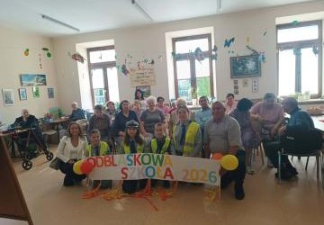 Odblaskowa Szkoła z wizyta u Seniorów.