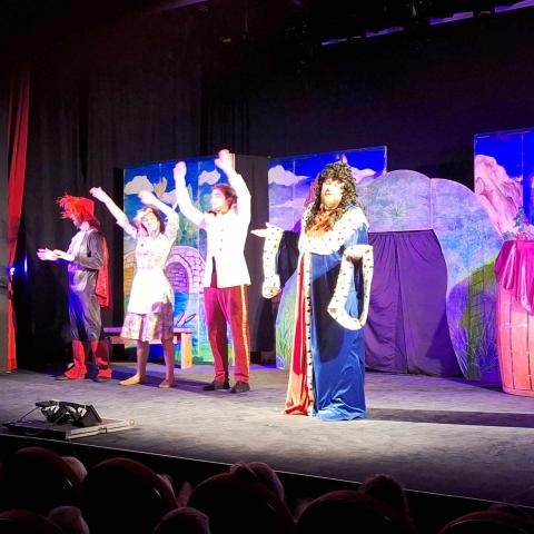 Wyjazd klas I-III do teatru.