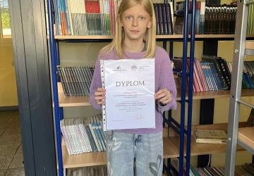 Konkurs „Zachęć innych do czytania za pomocą fotografowania, czyli ubierz się w książkę”