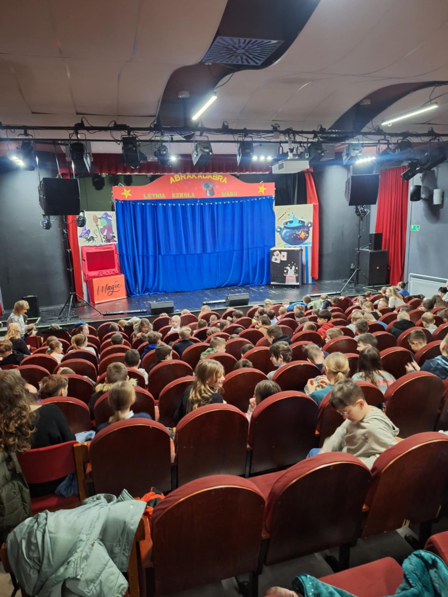 Wyjazd do teatru klas I-III